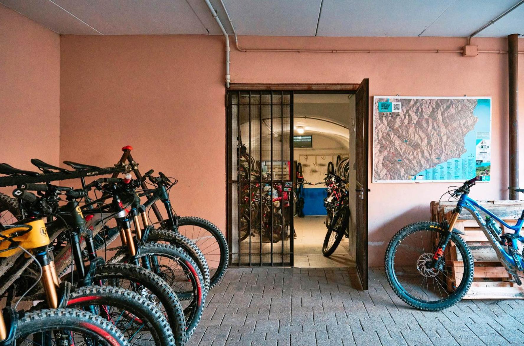 Hotel Bello By Ostello Bello Finale Ligure Εξωτερικό φωτογραφία