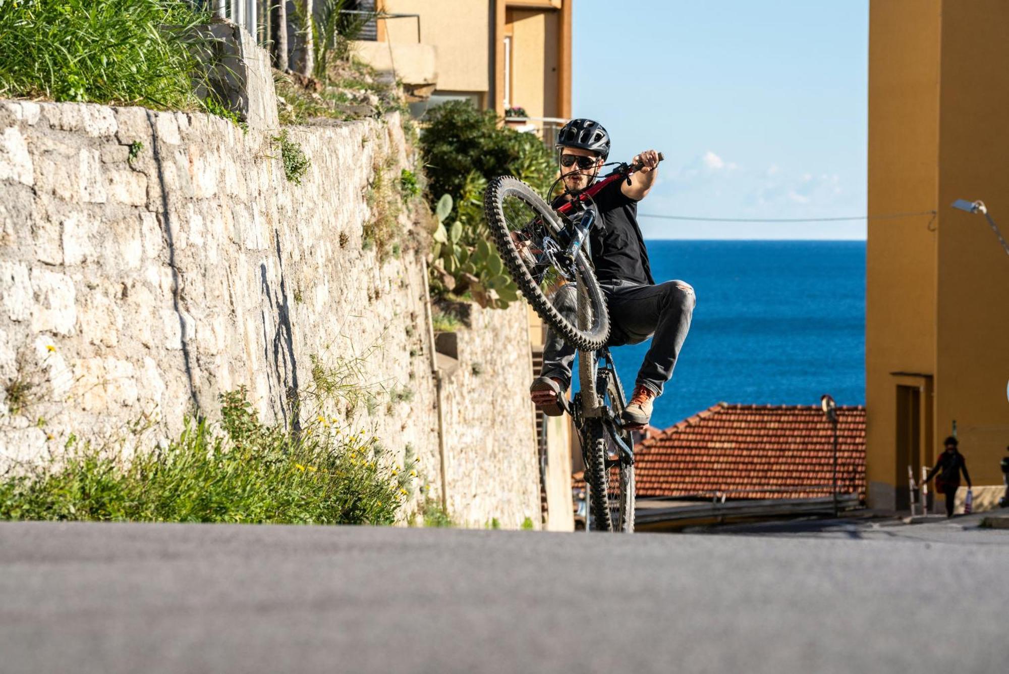 Hotel Bello By Ostello Bello Finale Ligure Εξωτερικό φωτογραφία