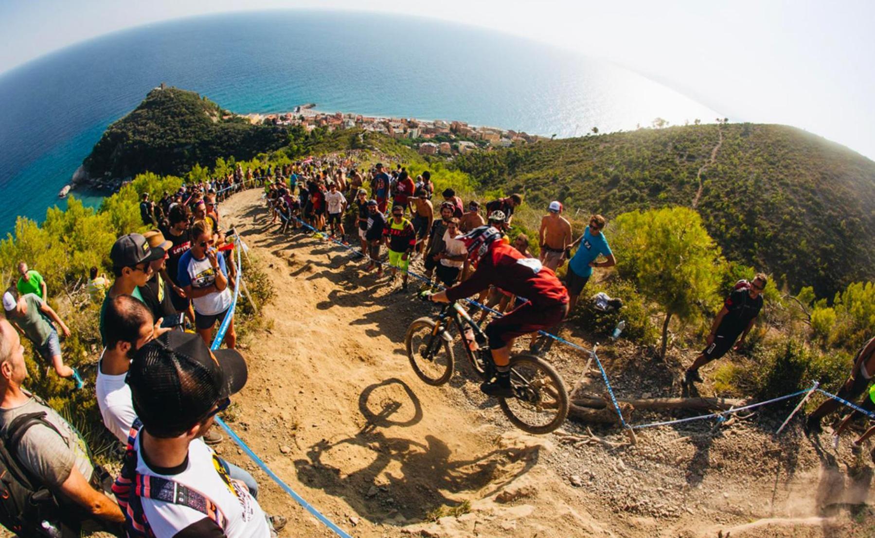 Hotel Bello By Ostello Bello Finale Ligure Εξωτερικό φωτογραφία